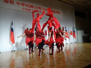 表演大阪中華學校舞蹈社帶來精彩