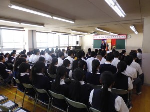 駐橫濱辦事處處長粘信士致詞勉勵學生好學向上