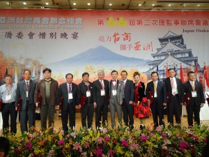 各國代表與陳委員長合影