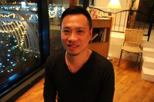ヴァイオリン奏者でコンサートマスターの姜智譯