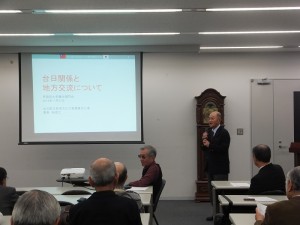 橫濱稻門會會長北憲五致詞歡迎駐橫濱辦事處處長粘信士到場演講