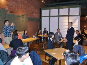 駐橫濱辦事處處長粘信士設宴歡迎南湖高中籃球隊訪問橫濱