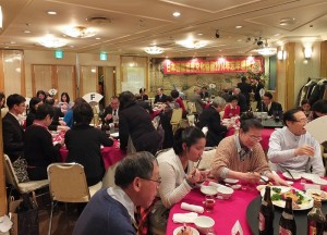 受邀與會的賓客齊聚一堂享受台灣料理，進行交流