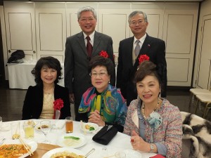 呂秀蓮前副総統(下段中央)、台北駐大阪経済文化弁事処の蔡明耀処長(右上)及び奥様