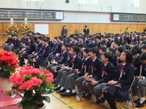 東京中華學校舉辦２０１４年度畢業典禮，高中小學部共計有６７名畢業生