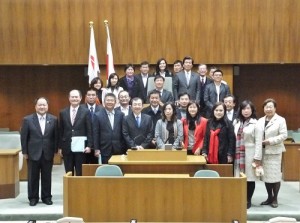 高雄市議員訪團一行人參觀橫濱市議會議場