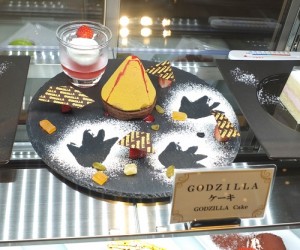 新宿Gracery飯店8樓大廳咖啡廳特別推出哥吉拉蛋糕