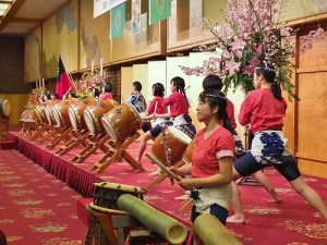 主辦單位安排越谷太鼓社中表演日本的太鼓