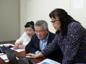 學員認真聆聽講師賴華珠的說明