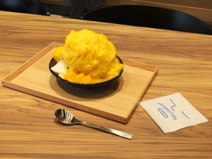 台湾でも大人気のマンゴーかき氷。マンゴーの果実やシャーベット、パンナコッタもトッピング
