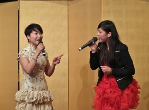 客家歌手徐子雁和楊心彤演唱客家小調,炒熱現場氣氛