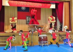 東京中華學校舞獅隊帶來精湛的演出