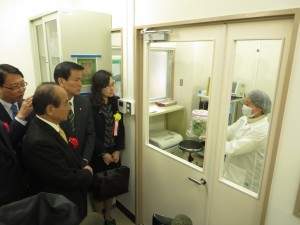 千葉県農林総合研究センター・放射線物質検査施設視察の様子