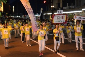 近５０位成員身著印有「Ｉ　ｌｏｖｅ台灣‧Ｊａｐａｎ」的Ｔ恤參加活動