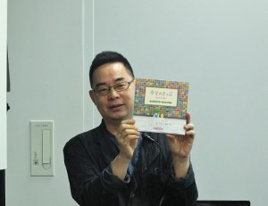 繪本作家幾米為了藝術祭特別創作了繪本《忘記親一下》