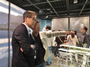 森美術館館長南條史生(左)出席並和黃聲遠進行交流
