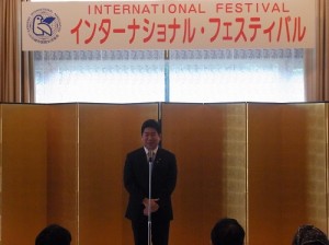 川崎市市長福田紀彥感謝各國使館協助舉辦川崎國際交流祭