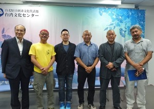 左起為台灣文化中心主任朱文清、差事劇團團長鍾喬、繪本作家幾米、藝術家林舜龍和日本藝術家景山健和同一團隊的林建享等人,出席在台灣文化中心辦的聯合座談會
