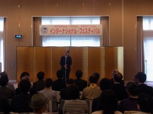 駐橫濱辦事處處長粘信士表示宜蘭青少年國樂團首度應邀參加演出,希望可以推廣傳統藝術文化