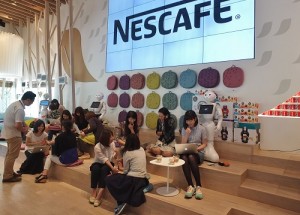 軟體銀行於7月11日在雀巢咖啡館原宿店舉辦機器人pepper的體驗活動