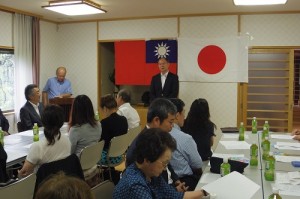 駐橫濱辦事處處長粘信士以「台日關係和地方交流」為題進行演講