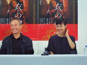 侯孝賢表示起5年前看到忽那,跟現在相比,不僅長大也變漂亮了,像奧黛莉赫本,讓坐在一旁忽那不好意思地笑了出來