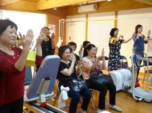 會員在場內一起帶動氣氛