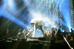 大きな象のロボットが出現するサプライズも©Seiji Kondo