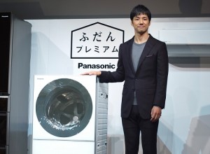西島秀俊出席代言品牌的記者會