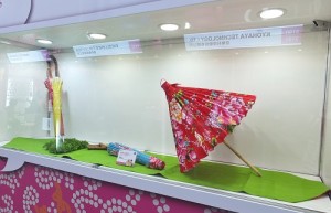 美濃李家傘工場的客家花布傘也在會場中展出