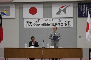 成田市の小泉一成市長(右)と桃園市の鄭市長