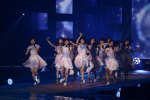乃木坂46登台演唱多首歌曲,炒熱現場氣氛