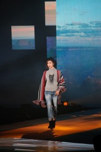 山田優走秀展現秋冬新裝