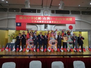與會嘉賓與三太子合影