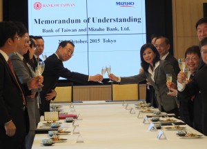 みずほ銀行本社にて行われた締結式の様子