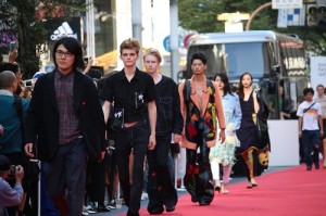 秀上有「東京NewAge」設計師富永航、志村大輔和日高俊等人展示新作
