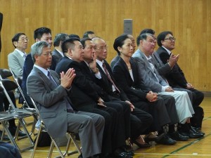 三僑校師長和與會賓客在台下仔細聆聽學生們的演講