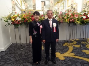 駐大阪辦事處處長蔡明耀伉儷盛裝迎賓