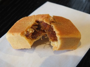 呉先生が台湾の知り合いに頼んで作ってもらったという絶品パイナップルケーキ