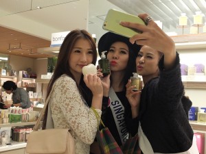 SNS発信の為、みんなでセルフィー