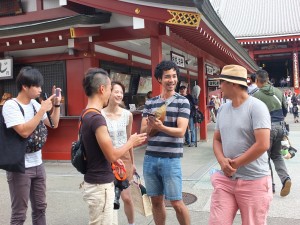 日本と台湾のスタッフで和気あいあいと撮影を進行