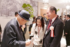 駐處處長粘信士伉儷向前首相森喜朗致意