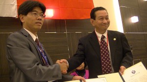 東京國際傑人會 台中縣傑人會締盟意向簽約〈左:台中縣傑人會長倪邦民 右:東京傑人會會長簡憲幸〉