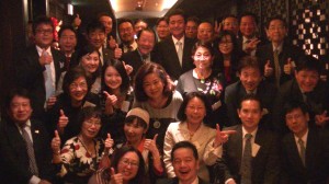 各地僑領與岸信夫議員合影