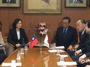 自民党本部での会談の様子(照片提供:中央社)