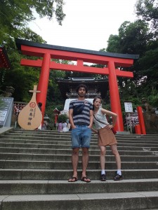 江の島神社での撮影中に
