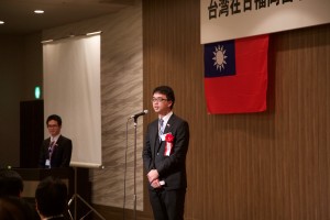 挨拶する羅 允謙留学生会会長