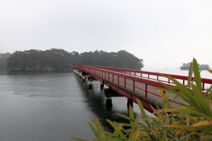 福浦橋,又稱遇見良緣橋,於2011年東北大地震時受到海嘯衝擊而毀損,但因收到來自台灣日月潭觀光船業者的賑災義款,於2012年6月得以修復,因而又有「日本台灣友情之橋」之稱
