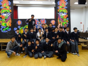 金宇園掌中劇團與學校師生合影