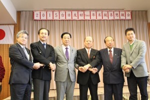 石川縣台灣華僑總會會長陳文筆(右1)和與會賓客交流台日友好想法